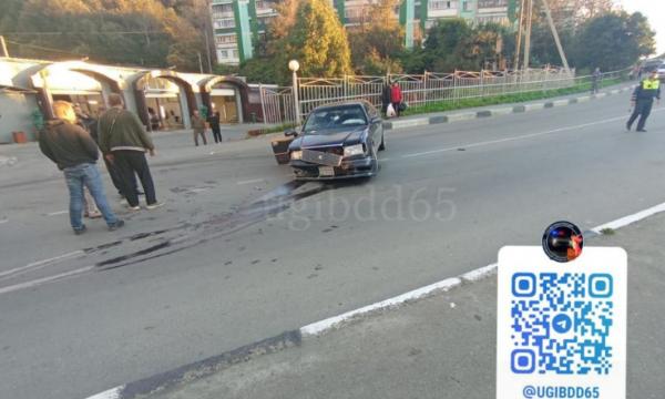 Водитель без прав в Холмске попал в аварию, уходя от погони