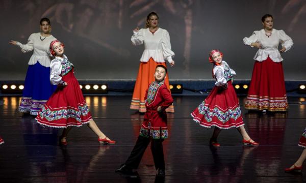 Ансамбль "Русский терем" представил новую патриотическую программу в Южно-Сахалинске