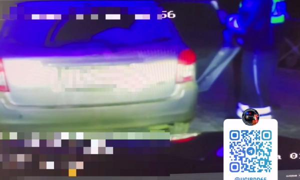 В Южно-Сахалинске автоинспекторы изъяли наркотики у пассажира автомобиля