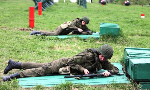 Новобранцы на Сахалине отработали нормативы огневой подготовки