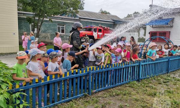 МЧС России: знакомство детей с работой пожарных