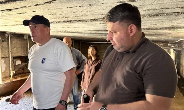Валерий Лимаренко проверил состояние подвалов в Поронайске
