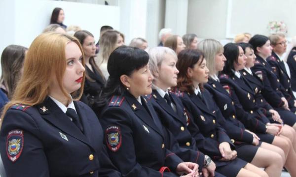 Торжественное мероприятие в честь 90-летия подразделений по делам несовершеннолетних МВД России прошло в Южно-Сахалинске