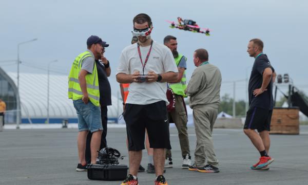 Юные пилоты дронов выступили на фестивале "Воздух" в Южно-Сахалинске