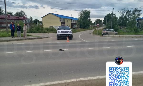 Мотоциклист пострадал в ДТП на улице Мостовой в Ногликах