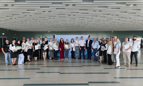 Сотрудников аэровокзала "Южно-Сахалинск" наградили в честь Дня Воздушного Флота России