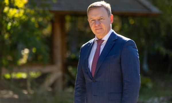 Мэр Южно-Сахалинска поздравил работников и ветеранов таможенной службы с их профессиональным праздником