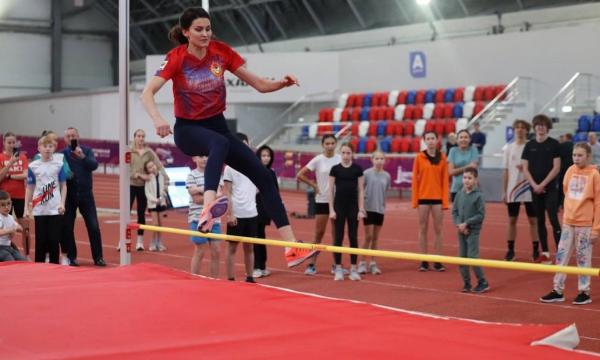Олимпийская чемпионка Анна Чичерова провела мастер-класс для сахалинских легкоатлетов