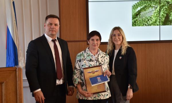 В Сахалинской области наградили победителей конкурса "Подъезд образцового содержания"