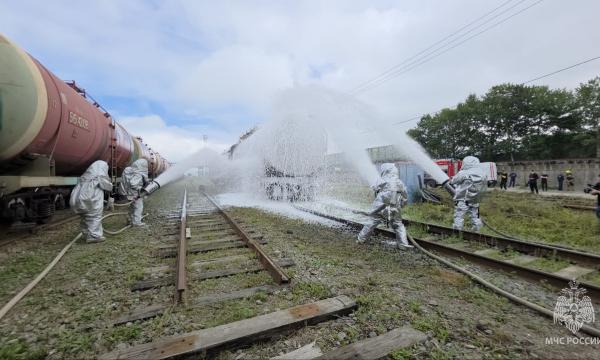 Успешно проведены учения по ликвидации последствий железнодорожной аварии в Южно-Сахалинске
