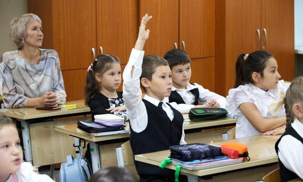 «БумБатл» пришел в южно-сахалинские школы: первоклассники своими руками создали бумагу из макулатуры