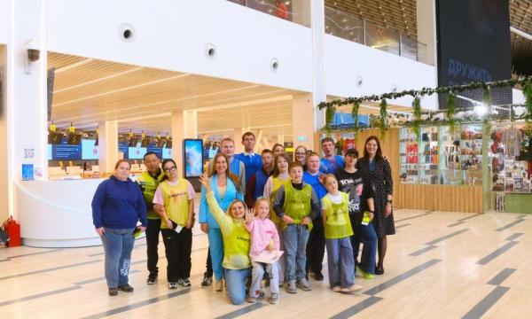 Необычную иммерсивную экскурсию провели в аэровокзале «Южно-Сахалинск» для детей и молодёжи с особенностями здоровья