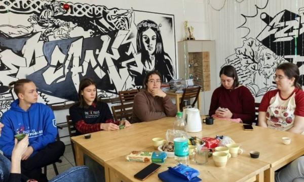 В Сахалинской библиотеке обсудили философию повести "Старик и море"
