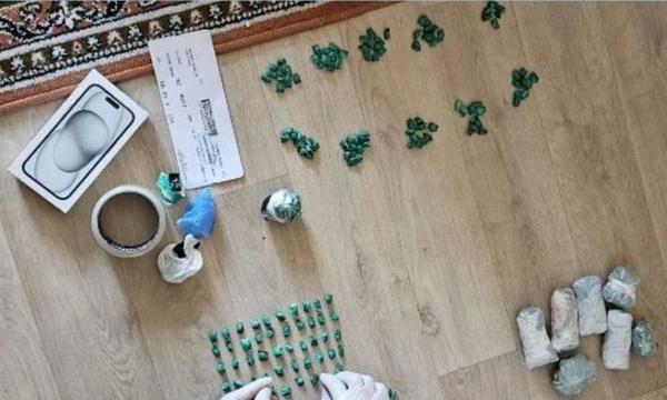 На Сахалине у иностранца изъяли более тысячи свертков с героином