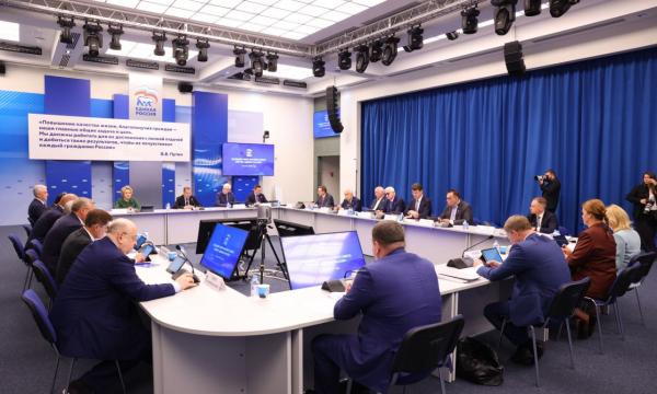 Дмитрий Медведев: Тема служения Отечеству станет главной в думской кампании "Единой России"