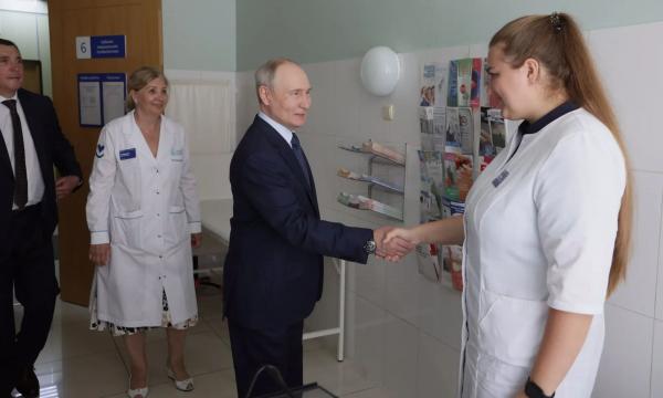 На Итурупе заменят машину скорой помощи после обращения медработницы к Владимиру Путину На Итурупе заменят машину скорой помощи после обращения медработницы к Владимиру Путину
