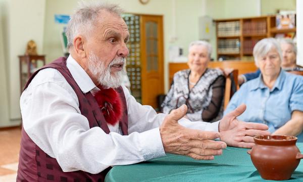 Литературная гостиная "Чеховское лето" собрала сахалинцев в библиотеке