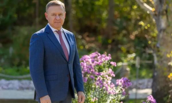 Сергей Надсадин поздравил старшее поколение южносахалинцев с праздником Сергей Надсадин поздравил старшее поколение южносахалинцев с праздником