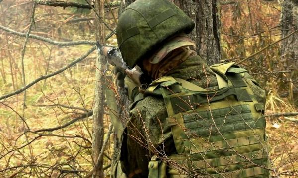Под руководством участников СВО контрактники учатся тактике в сахалинских лесах