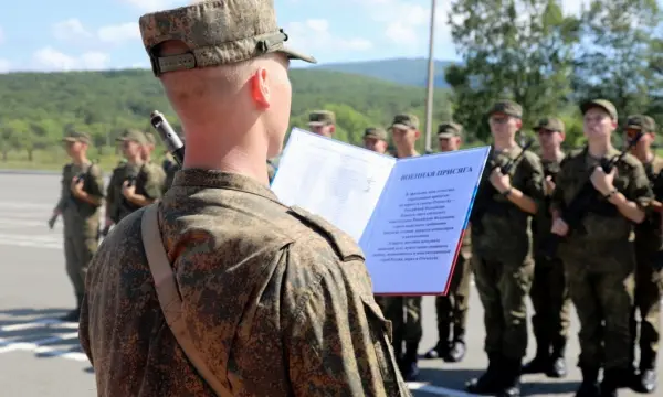 Новобранцы Сахалина приняли присягу в гвардейском соединении ВВО