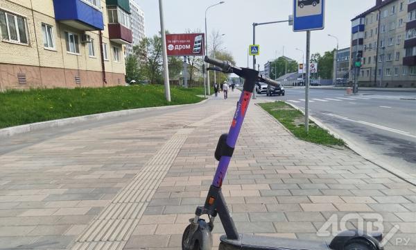 В Южно-Сахалинск электросамокатчик сбил пенсионерку и скрылся