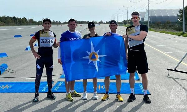 Сотрудники МЧС России на «Кроссе Нации 2025»