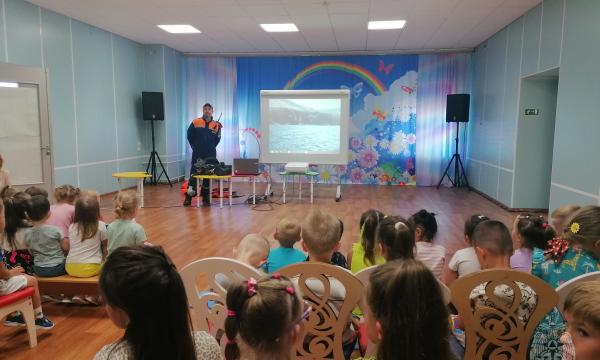 МЧС России: знакомство детей с героями нашего времени