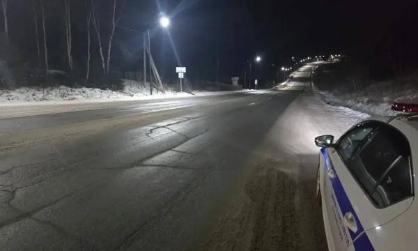 На двух трассах Сахалина действуют ограничения движения транспорта