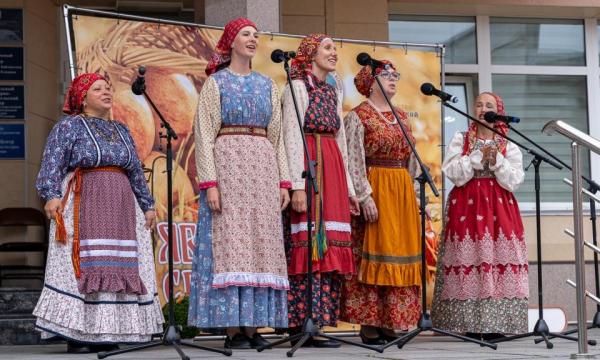 Фестиваль «Яблочный Спас – всем чудес припас» в главной островной библиотеке Фестиваль «Яблочный Спас – всем чудес припас» в главной островной библиотеке