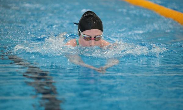 В Кубке Сахалинской области по плаванию участвуют 430 спортсменов