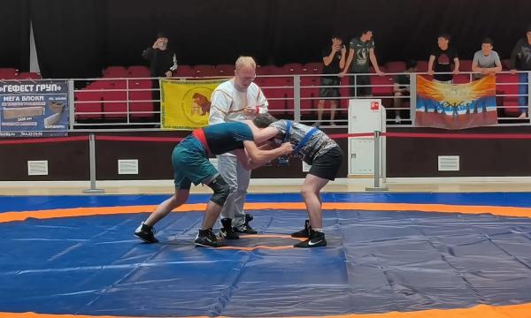 На Сахалине прошел фестиваль по русской борьбе