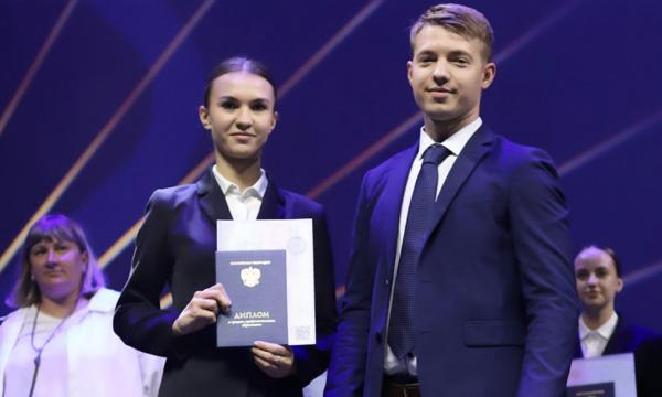 50 выпускников сахалинского колледжа получили работу в аэропорту Южно-Сахалинска