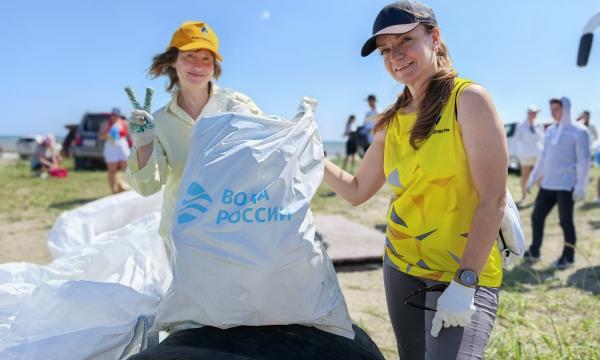 "Вода России": работники проекта "Сахалин-1" очистили анивский пляж от мусора.