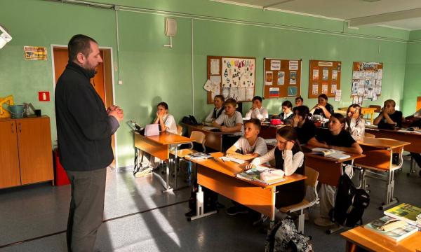 Спасатели Северо-Курильска научили школьников лавинной безопасности