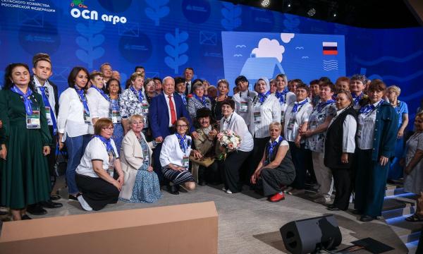 «Единая Россия» назвала имена лучших почтальонов страны