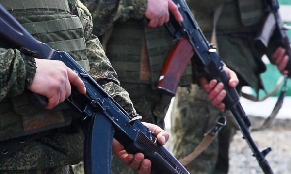 На Сахалине военнослужащие ВВО осваивают методику стрельбы из АК-74 На Сахалине военнослужащие ВВО осваивают методику стрельбы из АК-74