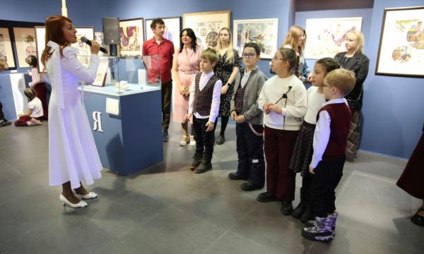 Музей книги Чехова открыл новогоднюю выставку-квест петербургского художника