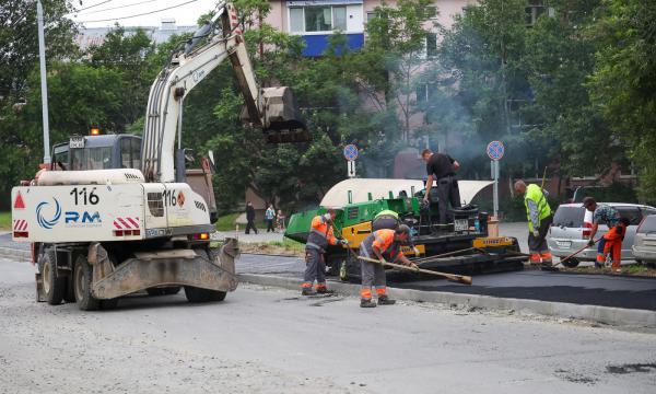 Южно-Сахалинск готовит дороги к началу учебного года Южно-Сахалинск готовит дороги к началу учебного года
