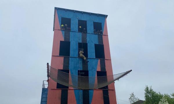 Пожарные МЧС России    совершенствуют навыки