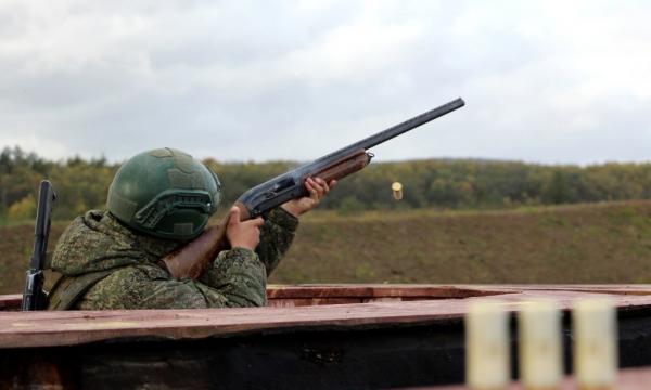 На Сахалине военнослужащие учатся сбивать дроны из гладкоствольных ружей На Сахалине военнослужащие учатся сбивать дроны из гладкоствольных ружей