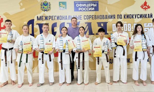 Сахалинские каратисты привезли 40 медалей с турнира "Русская Крепость" Сахалинские каратисты привезли 40 медалей с турнира "Русская Крепость"