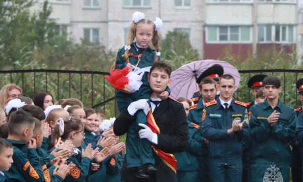 Торжественная линейка прошла в кадетской школе Южно-Сахалинска