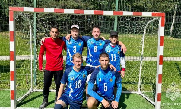 Команда МЧС России завоевала серебро в соревнованиях по мини-футболу