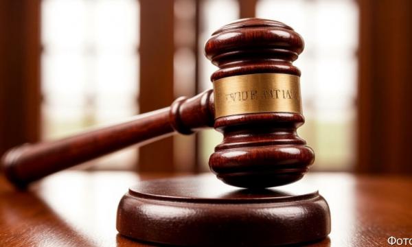 На Камчатке УК выплатит почти 1,4 млн рублей за трубу, упавшую на машину