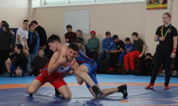 Всероссийский турнир по вольной борьбе среди юниоров стартует в Южно-Сахалинске