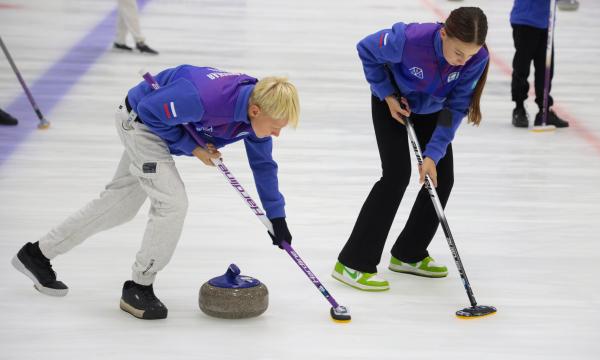 Сахалинские кёрлингисты сыграли со сборной командой России