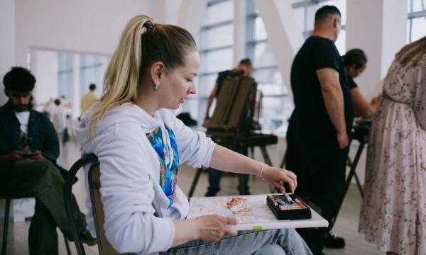 Аэровокзал Южно-Сахалинска вдохновил 13 островных художников на индустриальные пейзажи