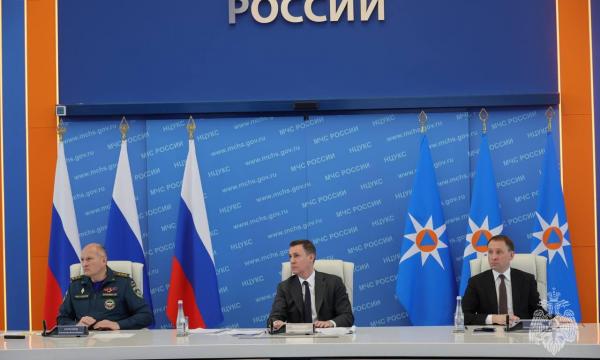 Александр Куренков доложил о готовности к реагированию на сезонные риски сил и средств РСЧС