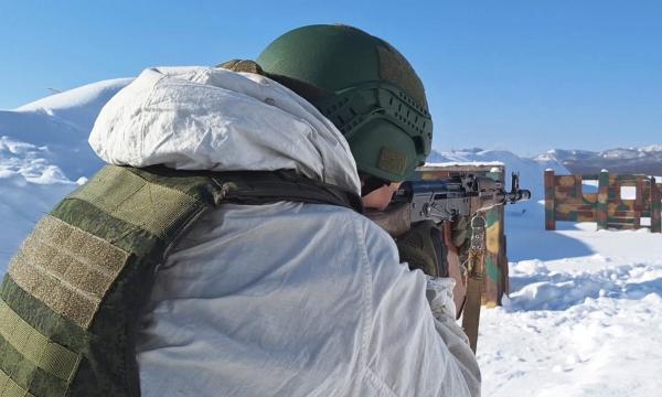Военнослужащие на Сахалине проходят обязательному курсу боевой подготовки