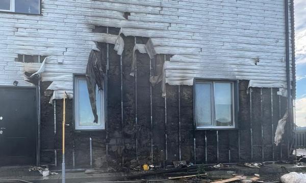 Пожарные ликвидировали возгорание фасада дома в Анивском районе